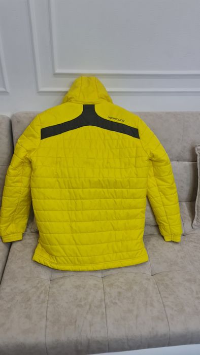 Продаю спортивную куртку