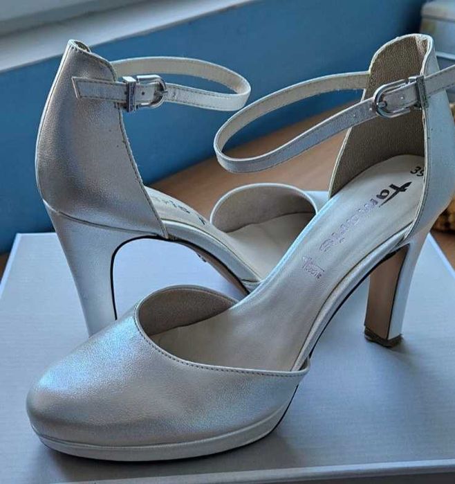 Перлени бални обувки на висок ток