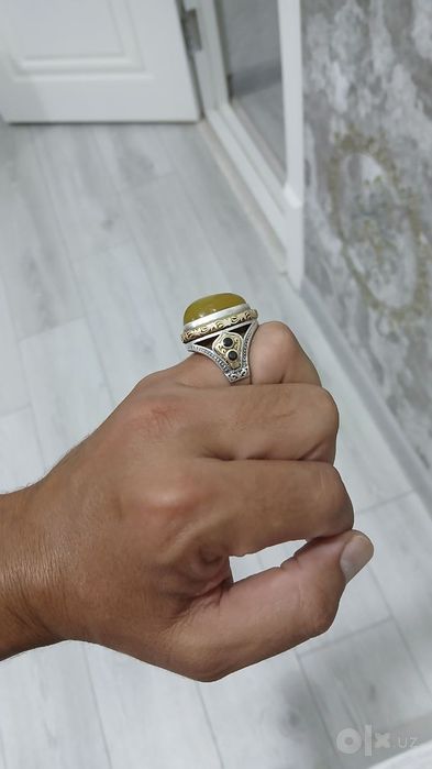 Uzuk sotiladi erondan kilgan haqiqiy toshli ko'zi