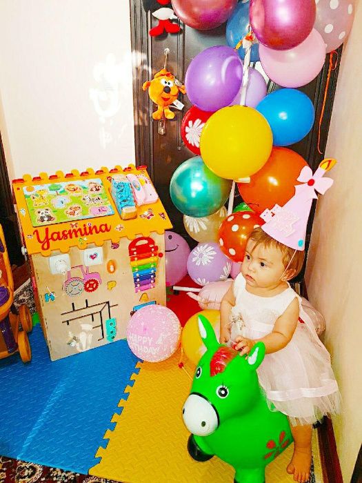 Бизидомик размером 51*51*67 см. Бизиборд. Развивает мелкую моторику.