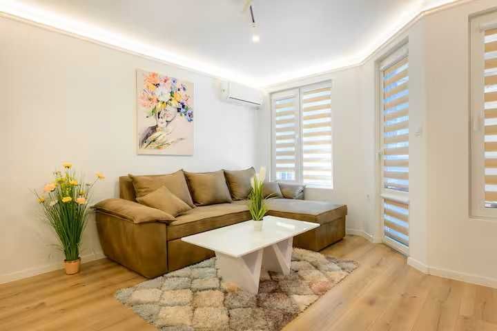 Разтегателен ъглов диван по поръчка, много запазен