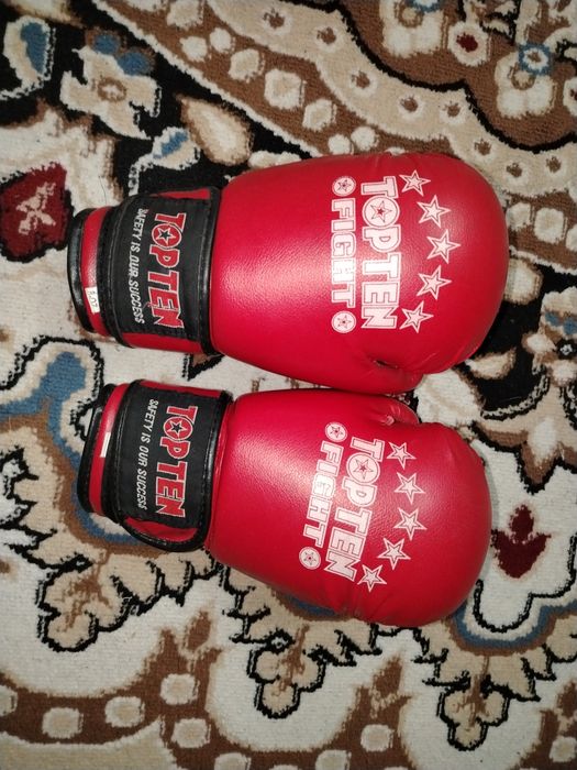 Боксерские перчатки