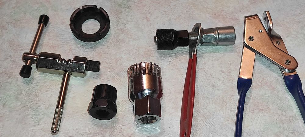 vand - chei scule pt. service bicicleta noi nefolosite :