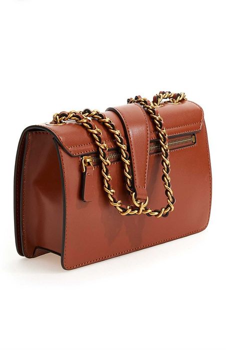 GUESS Чанта Guess Izzy с метален монограм отпред