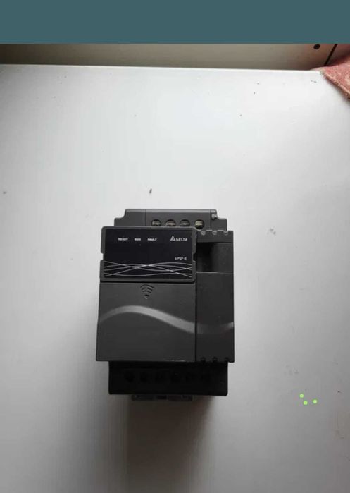 Convertizot tensiune frecventa VFD037E43A