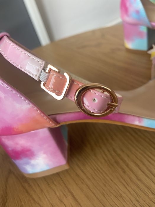 Pantofi cu toc - colorati