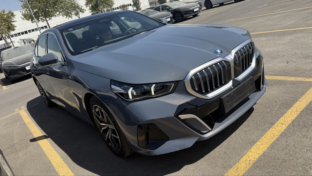 BMW i5 35L 2024 yil dop opsiya