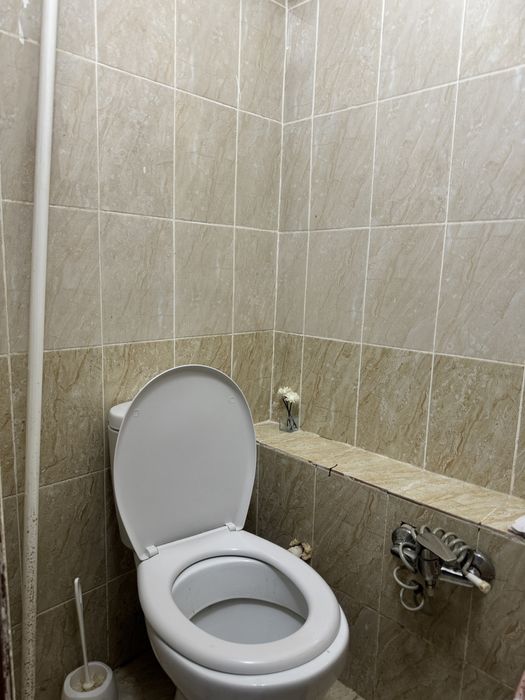 Сдаётся место в комнате для девушки.