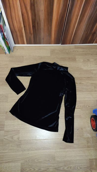 Нова кадифена блузка размер 134-140 см.