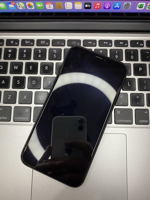 Телефон Apple iPhone XR