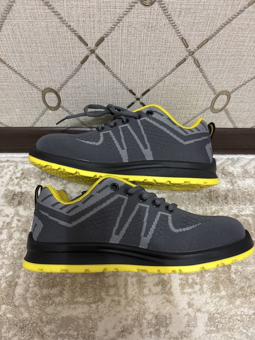 Продаю спец обувь мужской