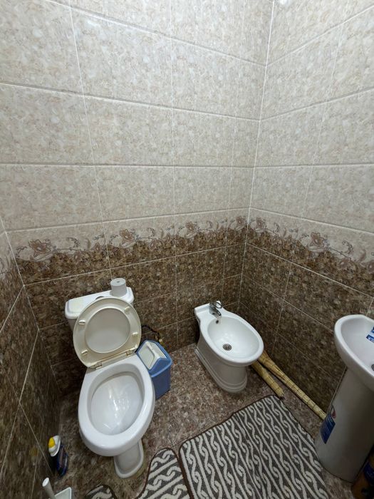 Bolgarski pasyolka 2 xonali 70 m2 + podval 70 m2 1-qavat sotiladi