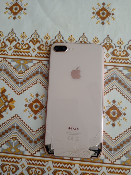iPhone 8+ эпл нормальный