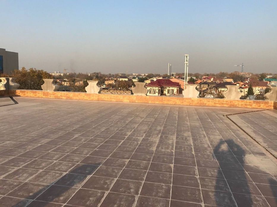 Продается здание у дороги в Мирзо-Улугбекском районе Ташкента