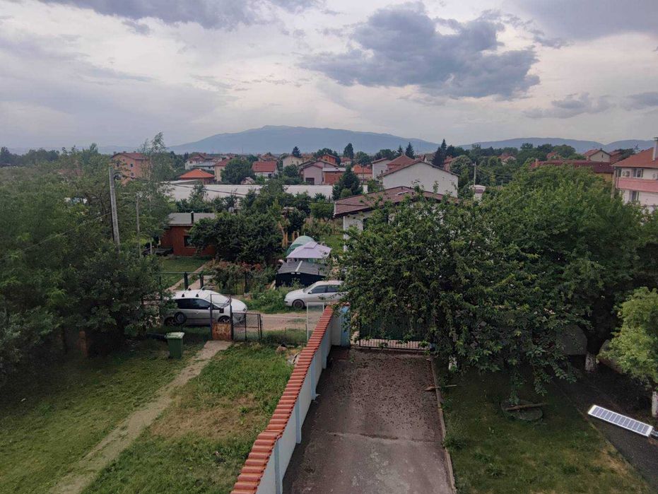 Дава се под наем Къща в с. Мировяне, Област София-град - 200 кв.м за 1390 € - Снимка #1