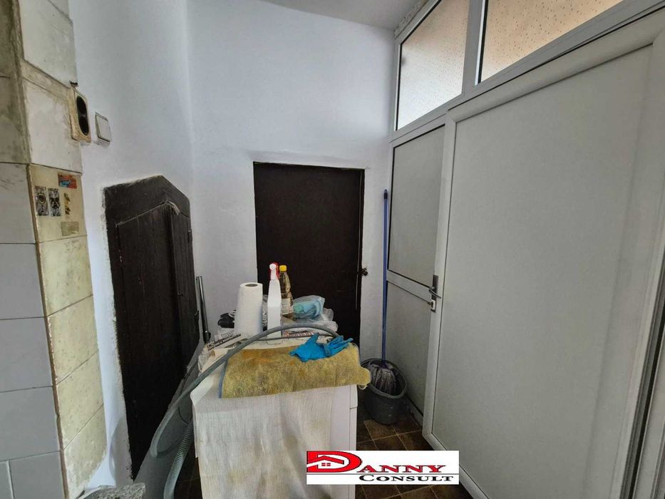 Къща с двор и кладенец в с. Бутово, общ. Павликени