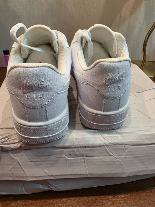 Новые кроссовки Nike