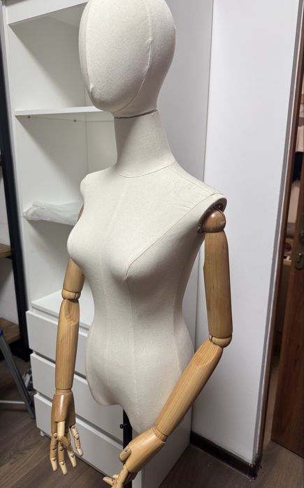 Продам маникены 2 шт