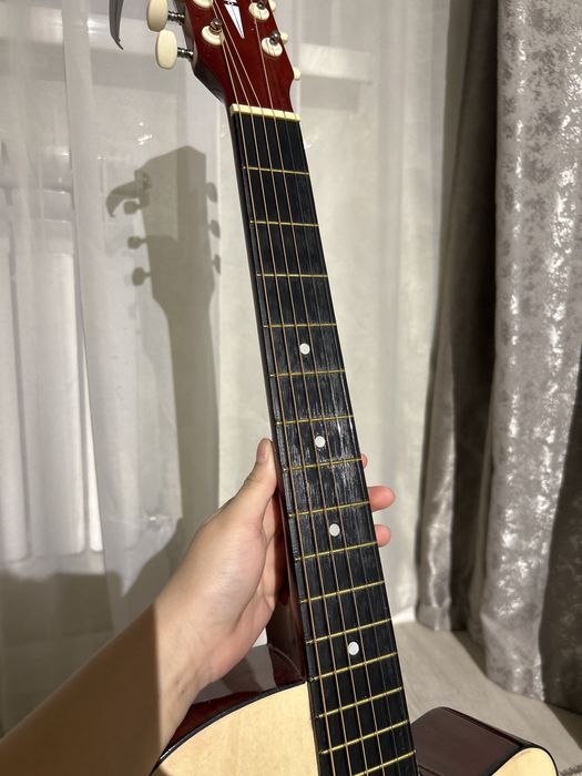 Продаю гитару новую