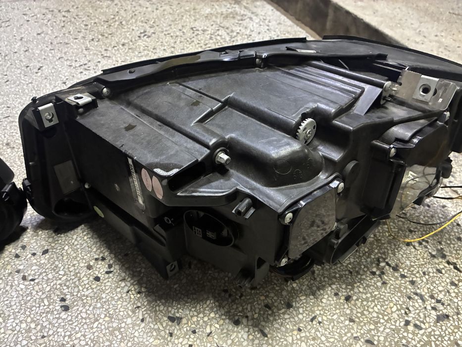 Bmw F10 F11 Фарове/Xenon+3D LED Ангелски Очи