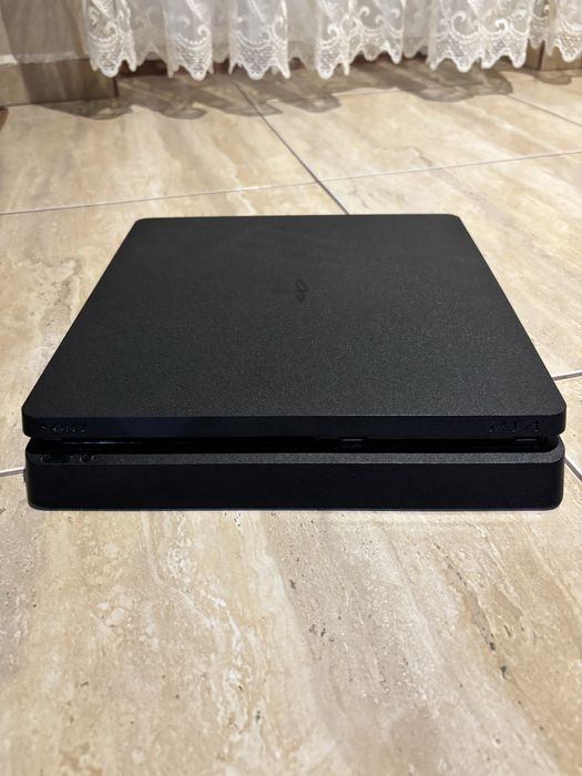 PS 4 Slim в отлично състояние