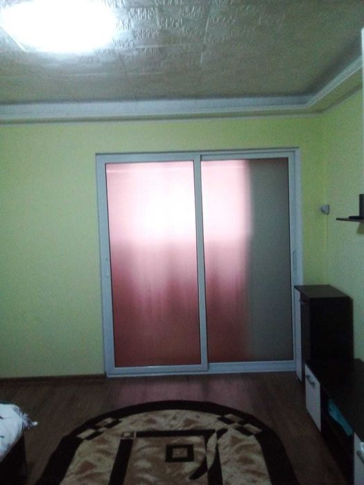 Închiriez garsoniera