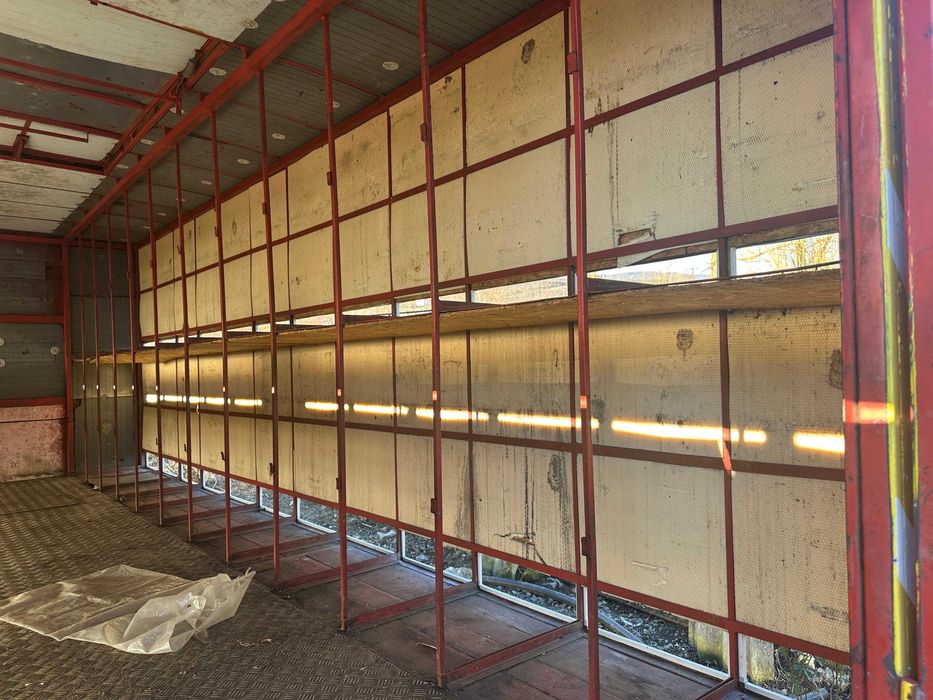 Stupi cu albine și pavilion apicol Mercedes Vario – Afacere la cheie!