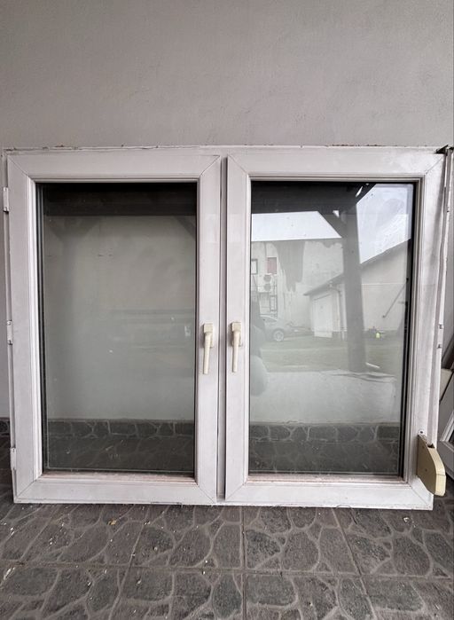 Fereastra PVC termopan cu dubla deschidere cu roleta