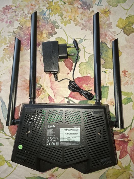 Двулентов Wi-Fi рутер Tenda AC6 (AC1200) – с 4 антени, отлично състояние