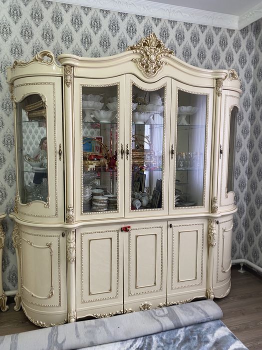 Сервант с комодом для гостиной.