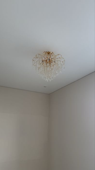 Продам новую люстру