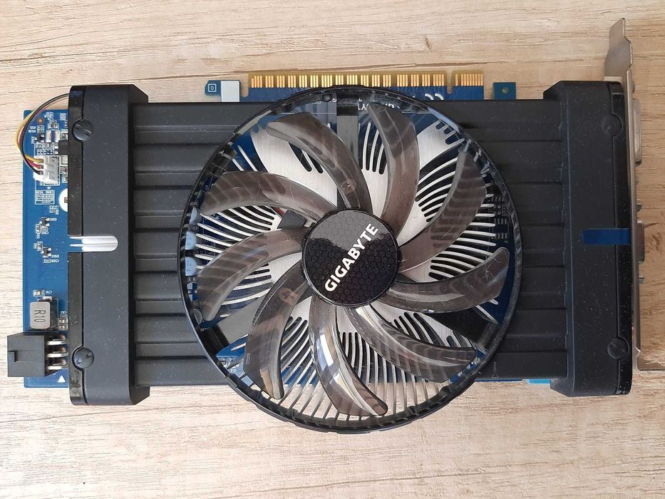 Placa video retro NVidia GTX 550 Ti