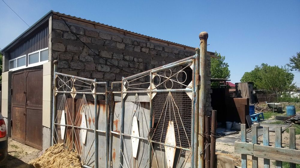 Участок с гаражом.