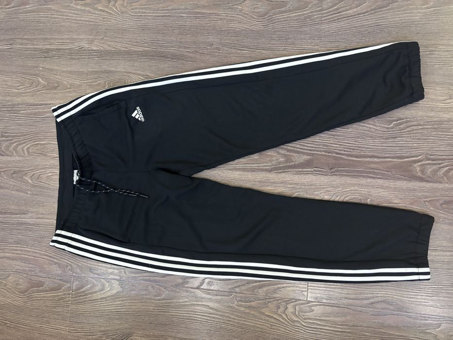 Продам Adidas паруши