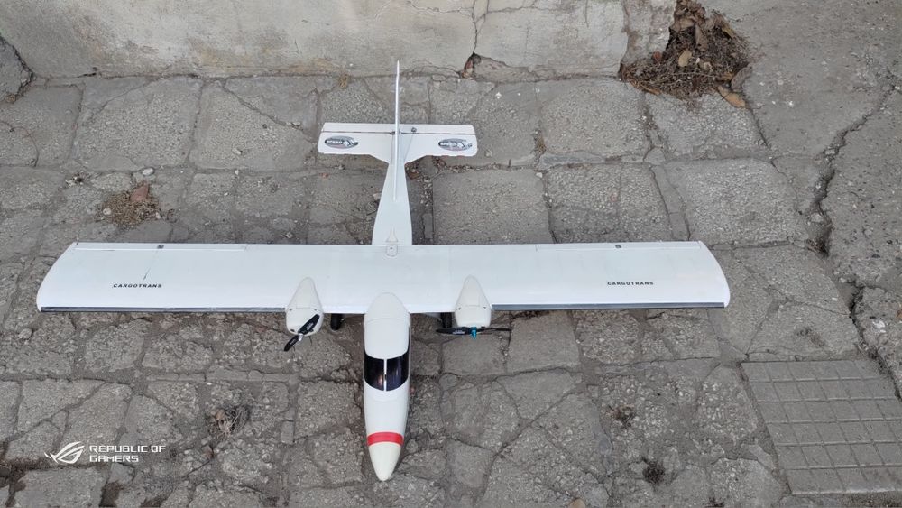 Радиоуправляем самолед