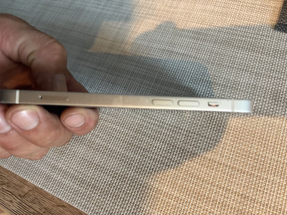 Продавам  Iphone 12
