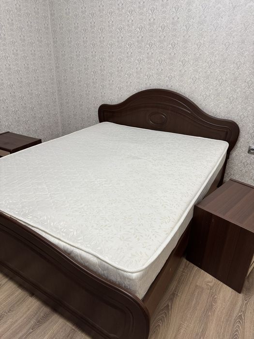 Кровать с матрасом