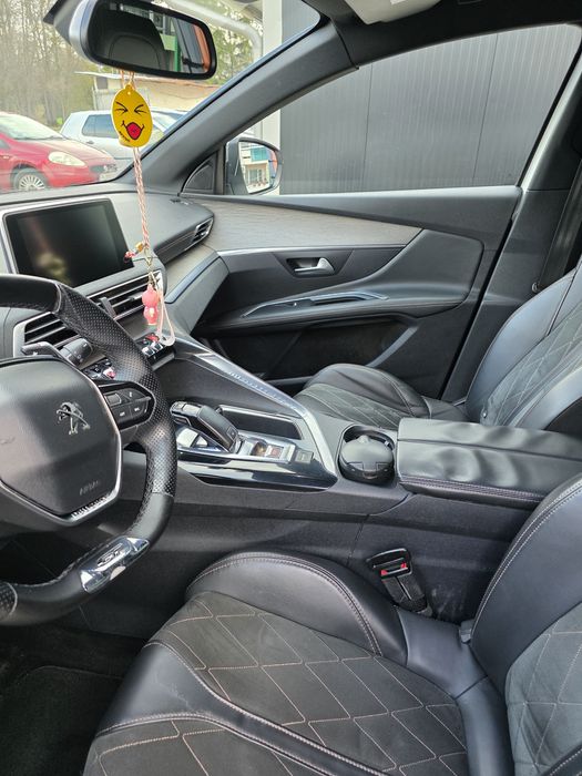 Кола Peugeot 3008 GT