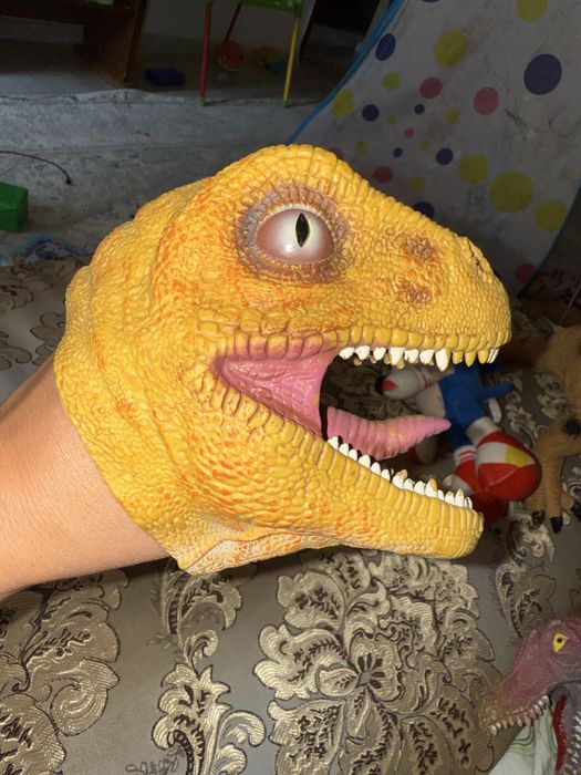 Продам динозавров