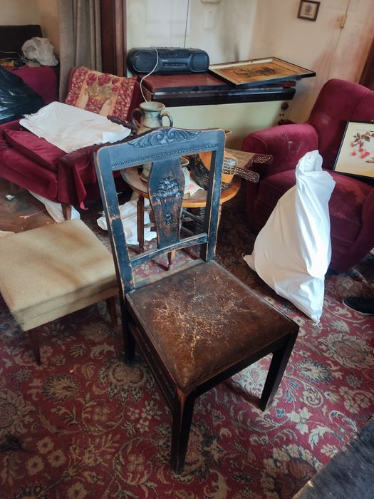 Стара маса със столове