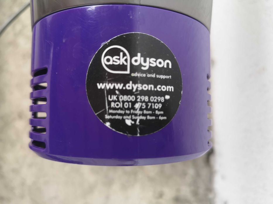 Прахосмукачка Dyson V10 на батерии