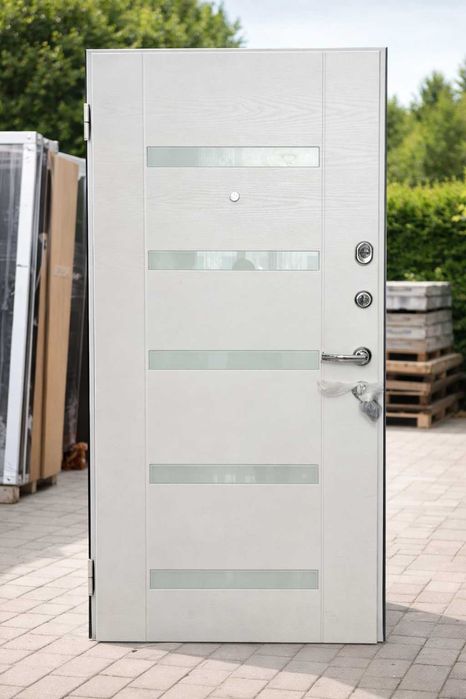 Входная металлическая дверь Б/У