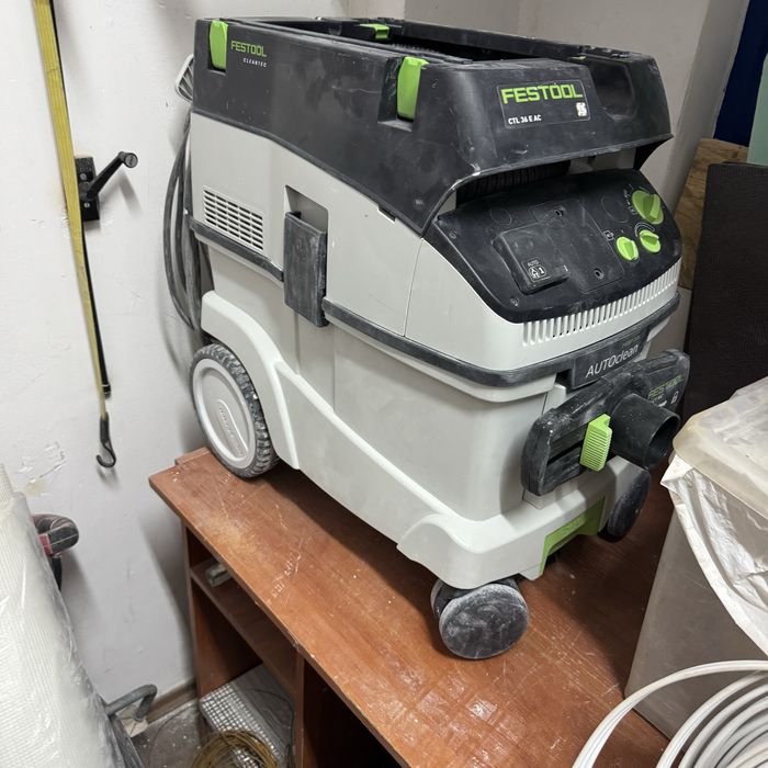 Жираф и прахосмукачка Festool 2 225 LHS / CTL 36