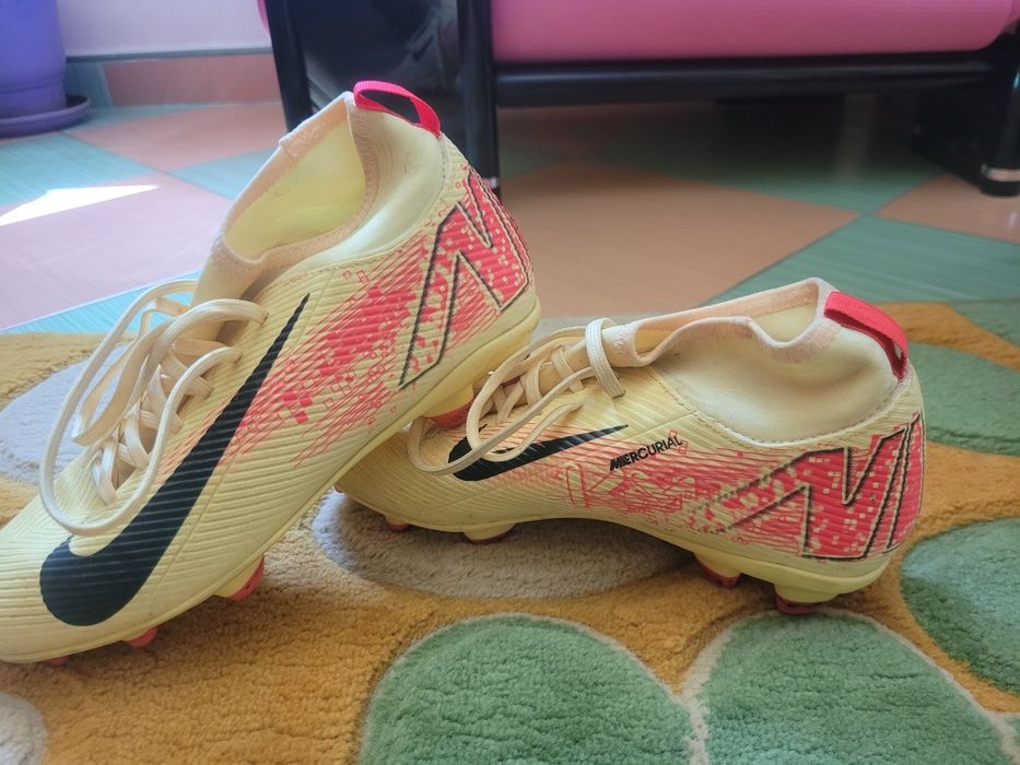 Сандали на марката Келвин Клайн