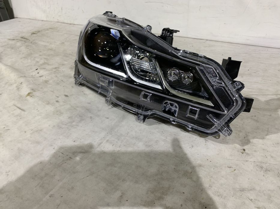 Far dreapta Toyota Corolla, 2019, 2020, 2021, 2022, 2023, cod origine OE 8130-02T31.