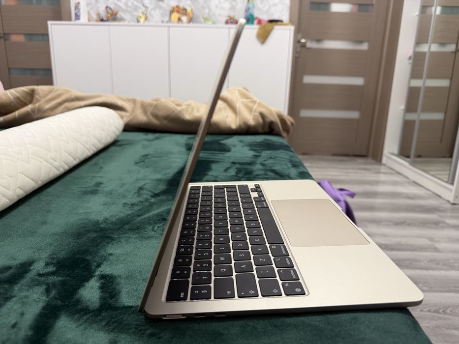 Leptop appl MacBook Air 13.6-inch