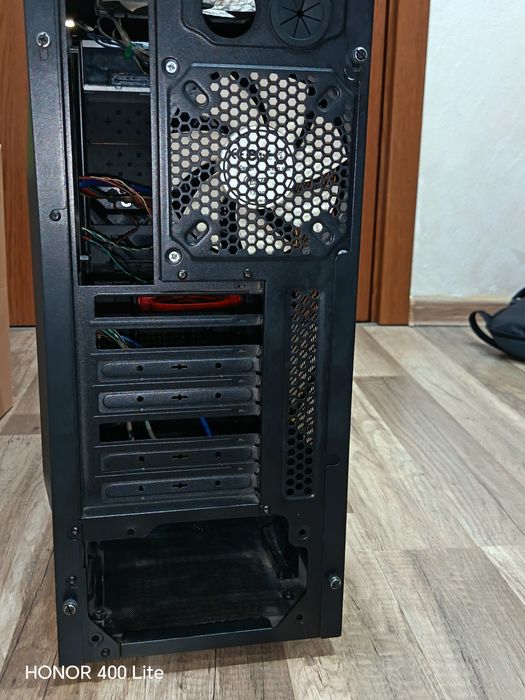 Компютърна кутия