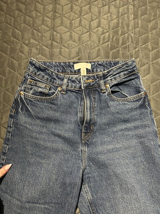 Тъмно сини дънки на H&M