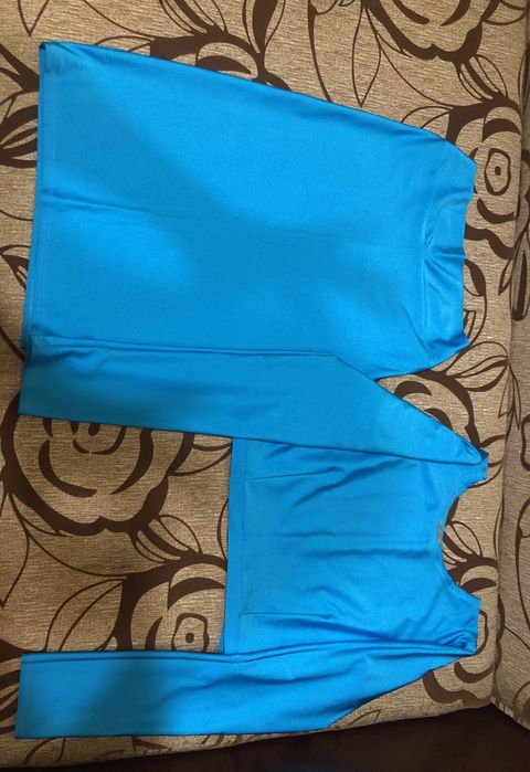 Vand costum albastru facut pe comanda