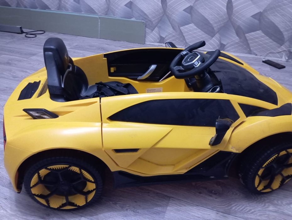 Продаю детскую машину